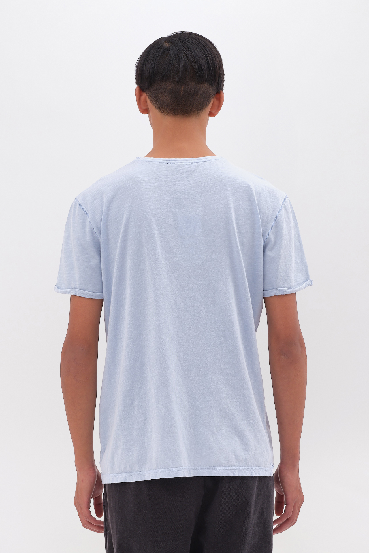 THE ROUNDNECK DETAILED T-SHIRT