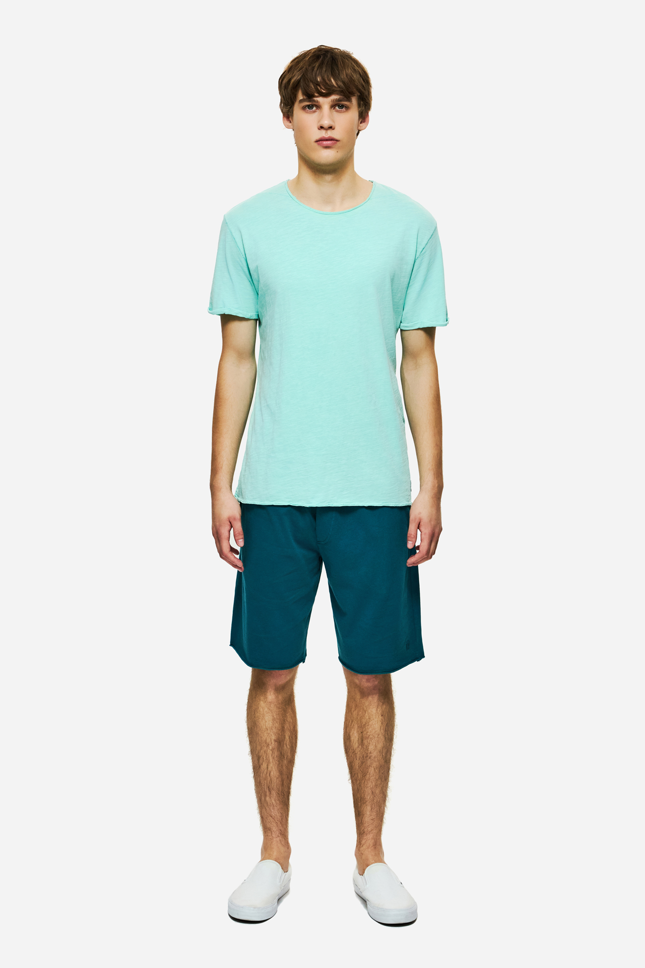 THE ROUNDNECK DETAILED T-SHIRT