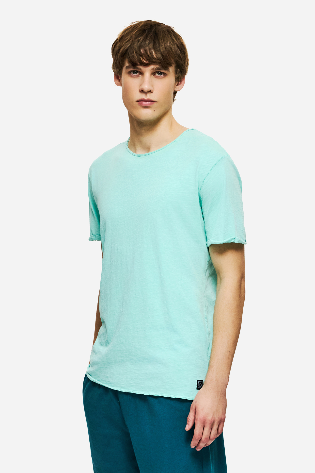 THE ROUNDNECK DETAILED T-SHIRT