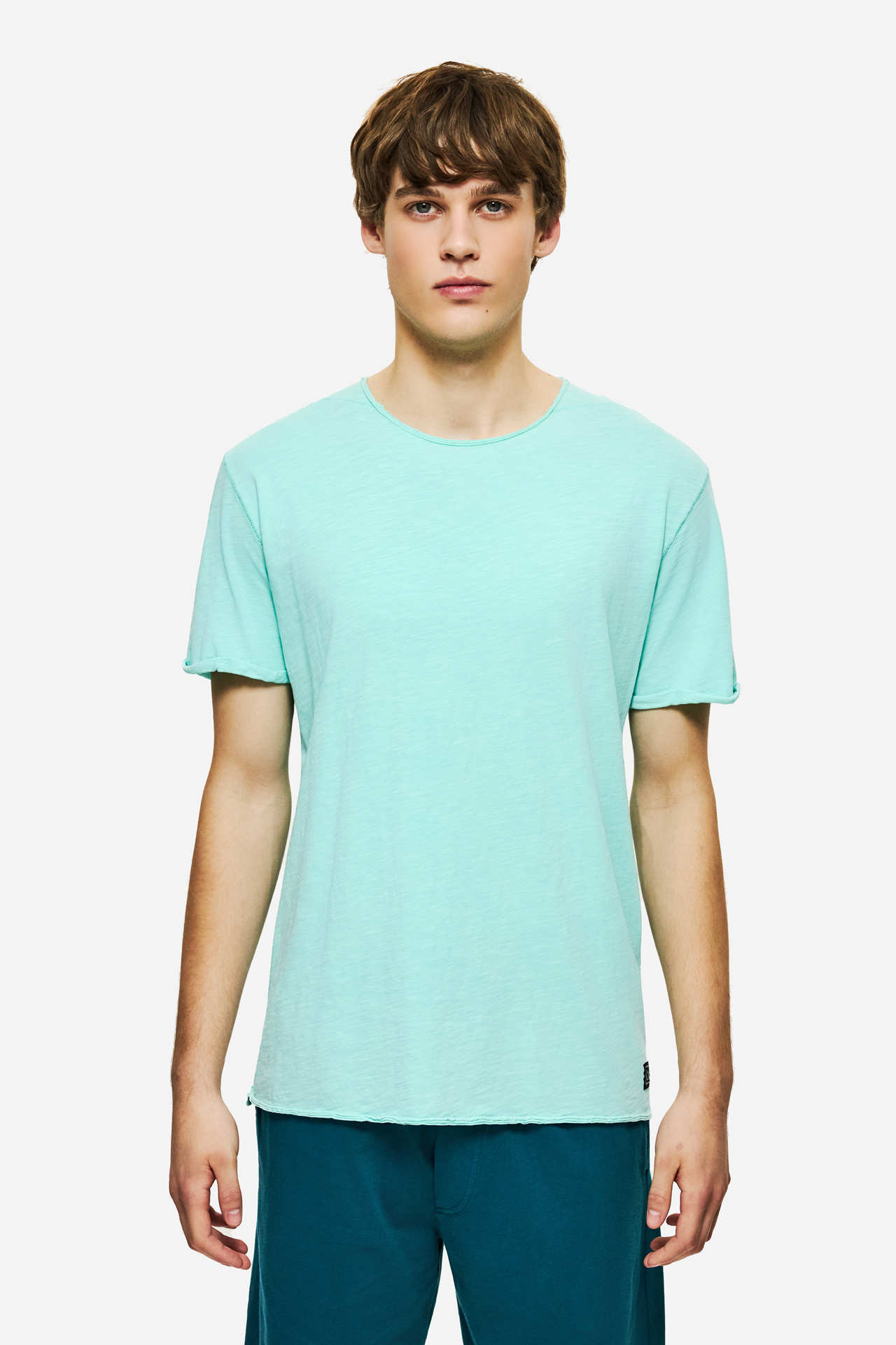 THE ROUNDNECK DETAILED T-SHIRT