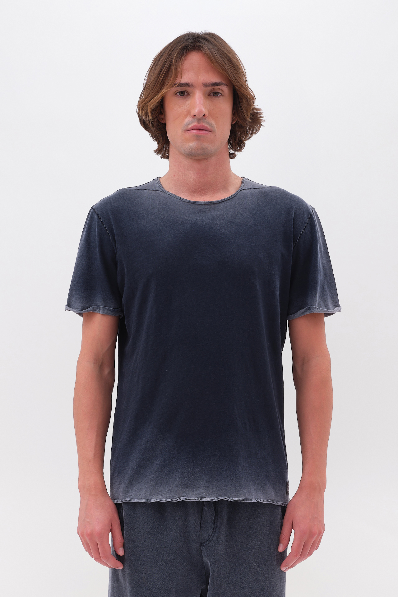 THE ROUNDNECK DETAILED T-SHIRT