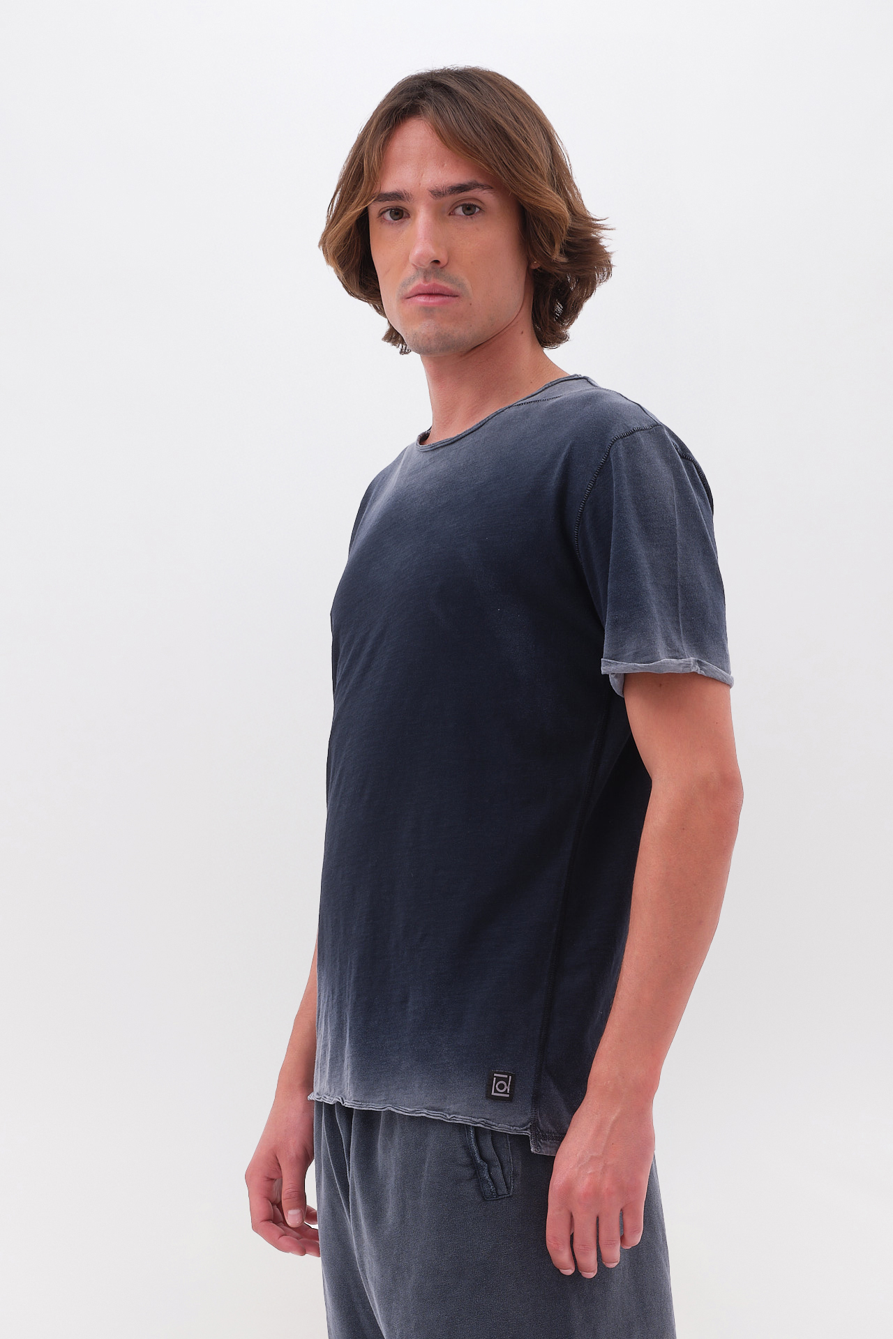 THE ROUNDNECK DETAILED T-SHIRT