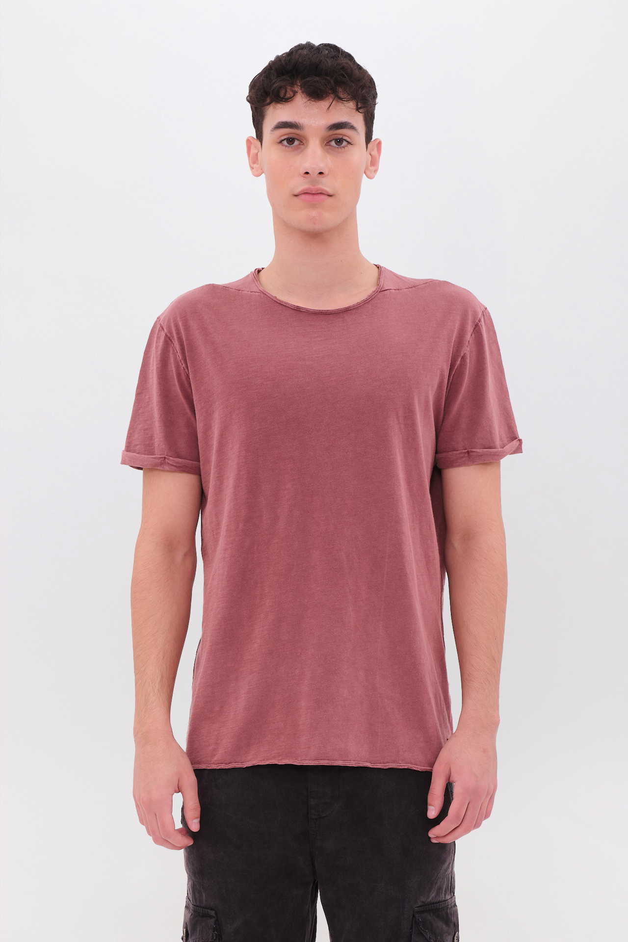THE ROUNDNECK DETAILED T-SHIRT