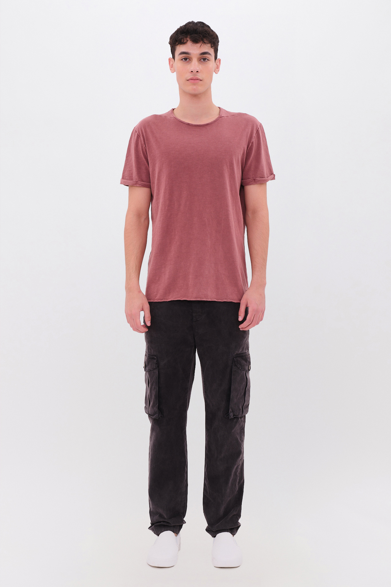 THE ROUNDNECK DETAILED T-SHIRT