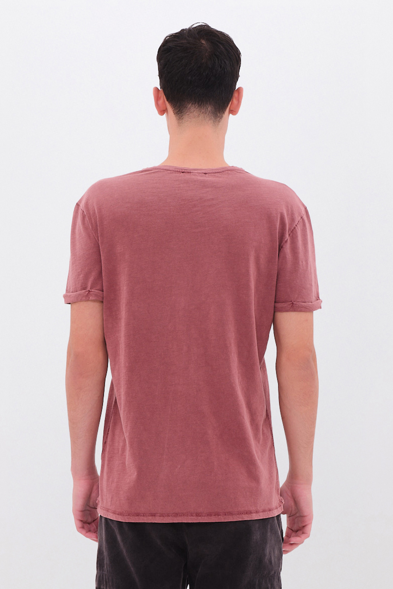THE ROUNDNECK DETAILED T-SHIRT