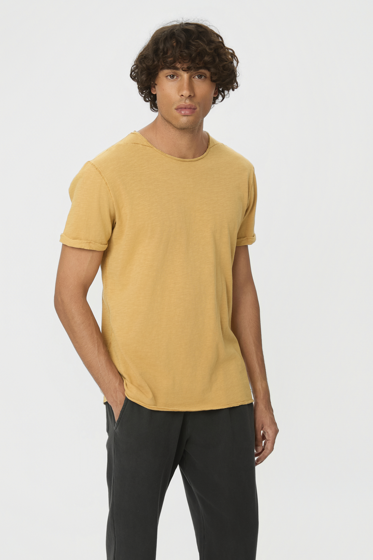 THE ROUNDNECK DETAILED T-SHIRT