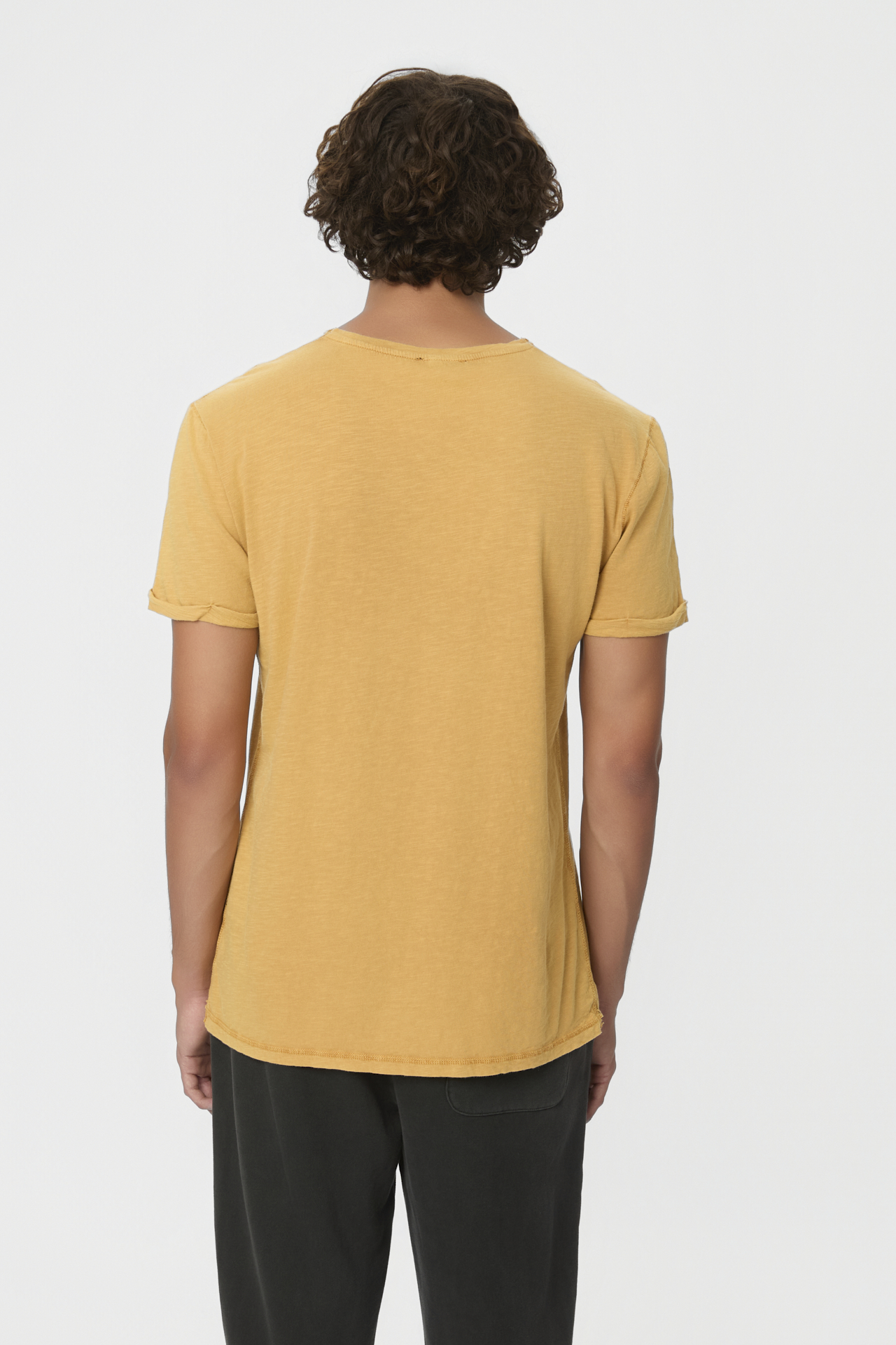 THE ROUNDNECK DETAILED T-SHIRT