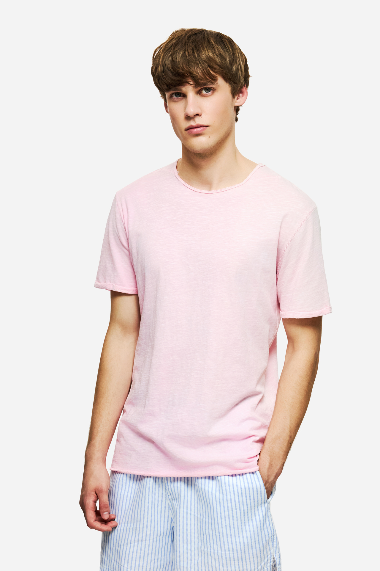 THE ROUNDNECK DETAILED T-SHIRT