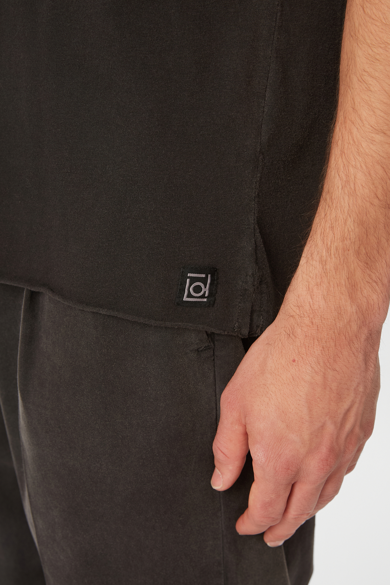 OPEN STITCHES T-SHIRT