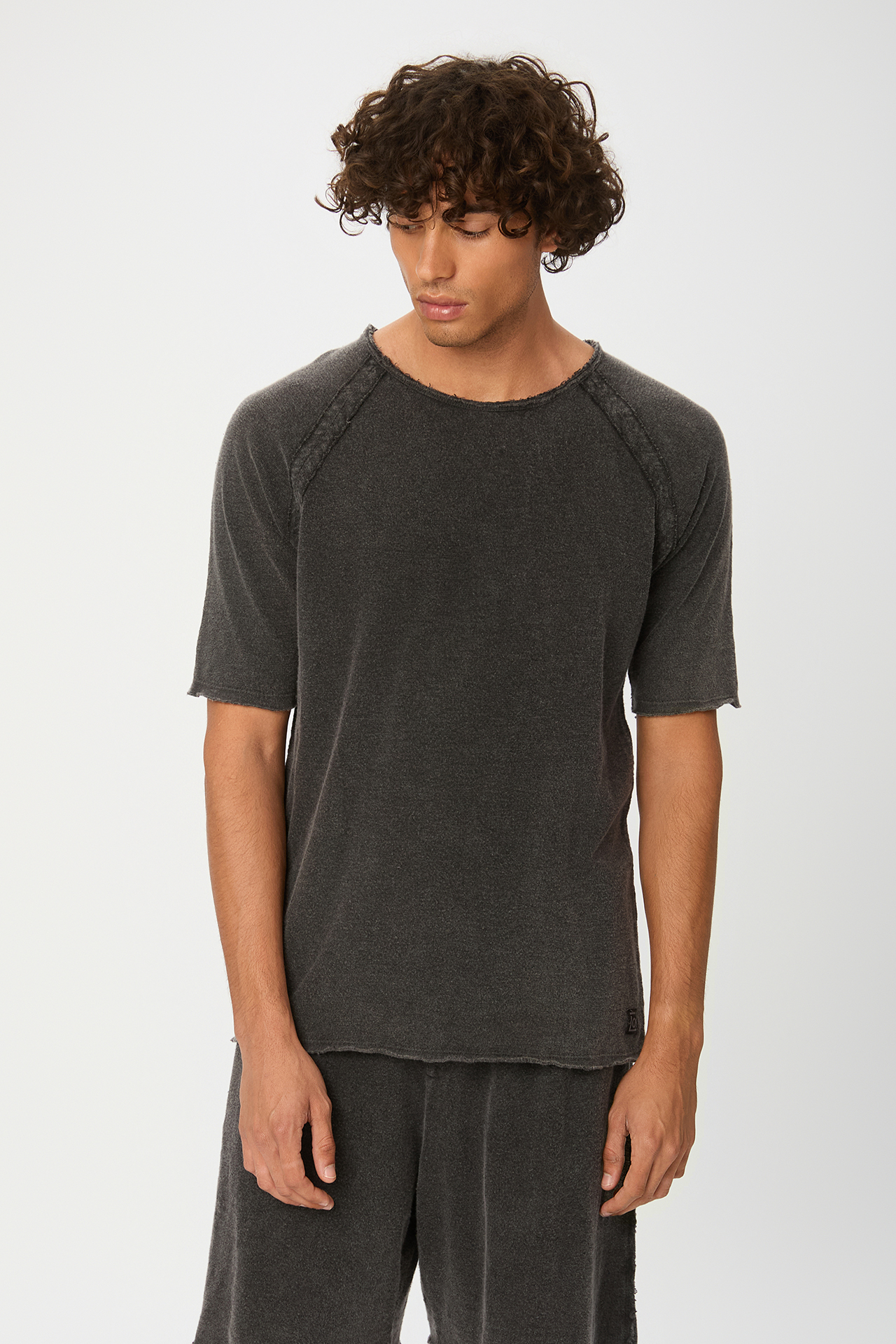 RAGLAN T-SHIRT WITH RAW EDGES