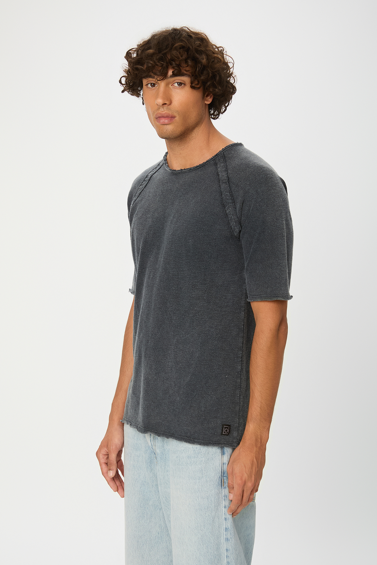 RAGLAN T-SHIRT WITH RAW EDGES