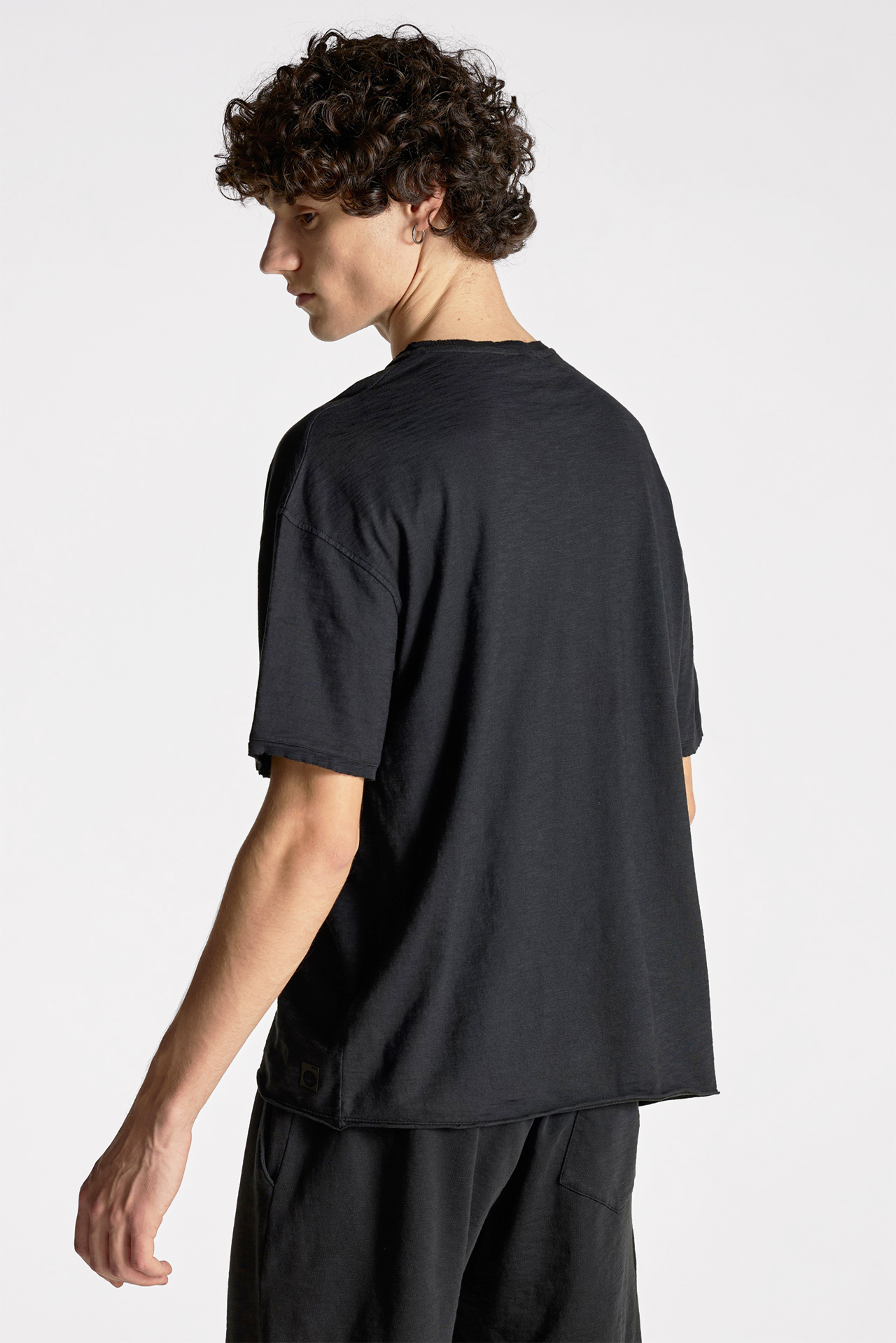 Raw Cut Detail Shortsleeve