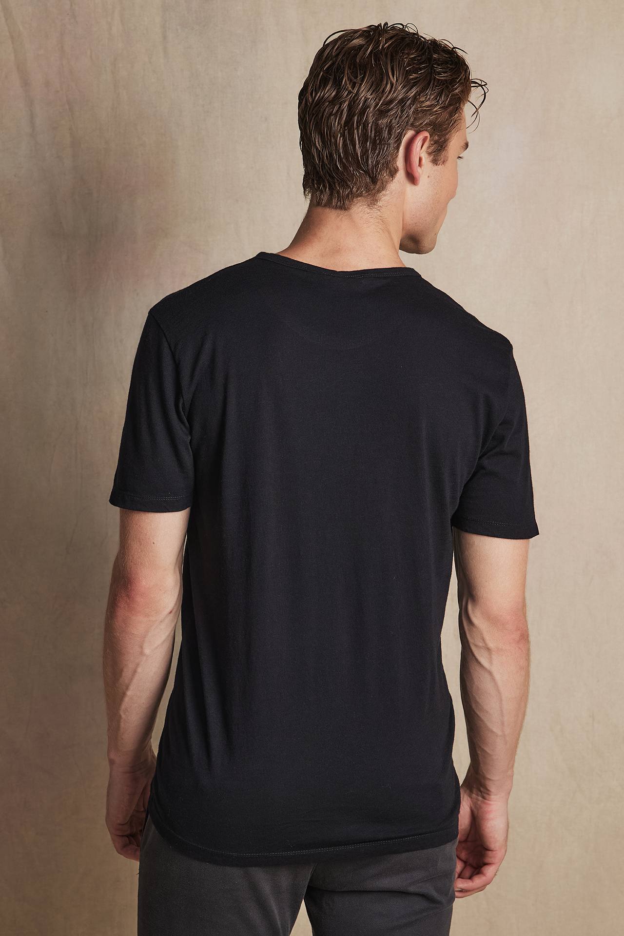 TWISTED HEM TEE