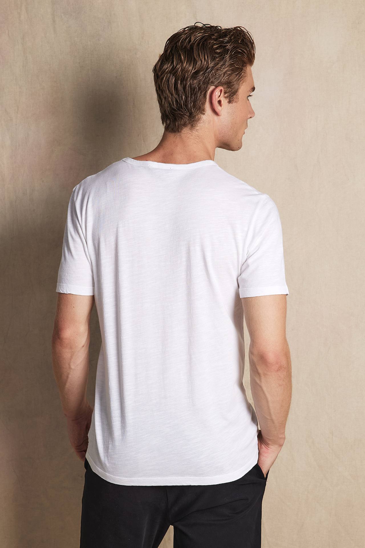 TWISTED HEM TEE