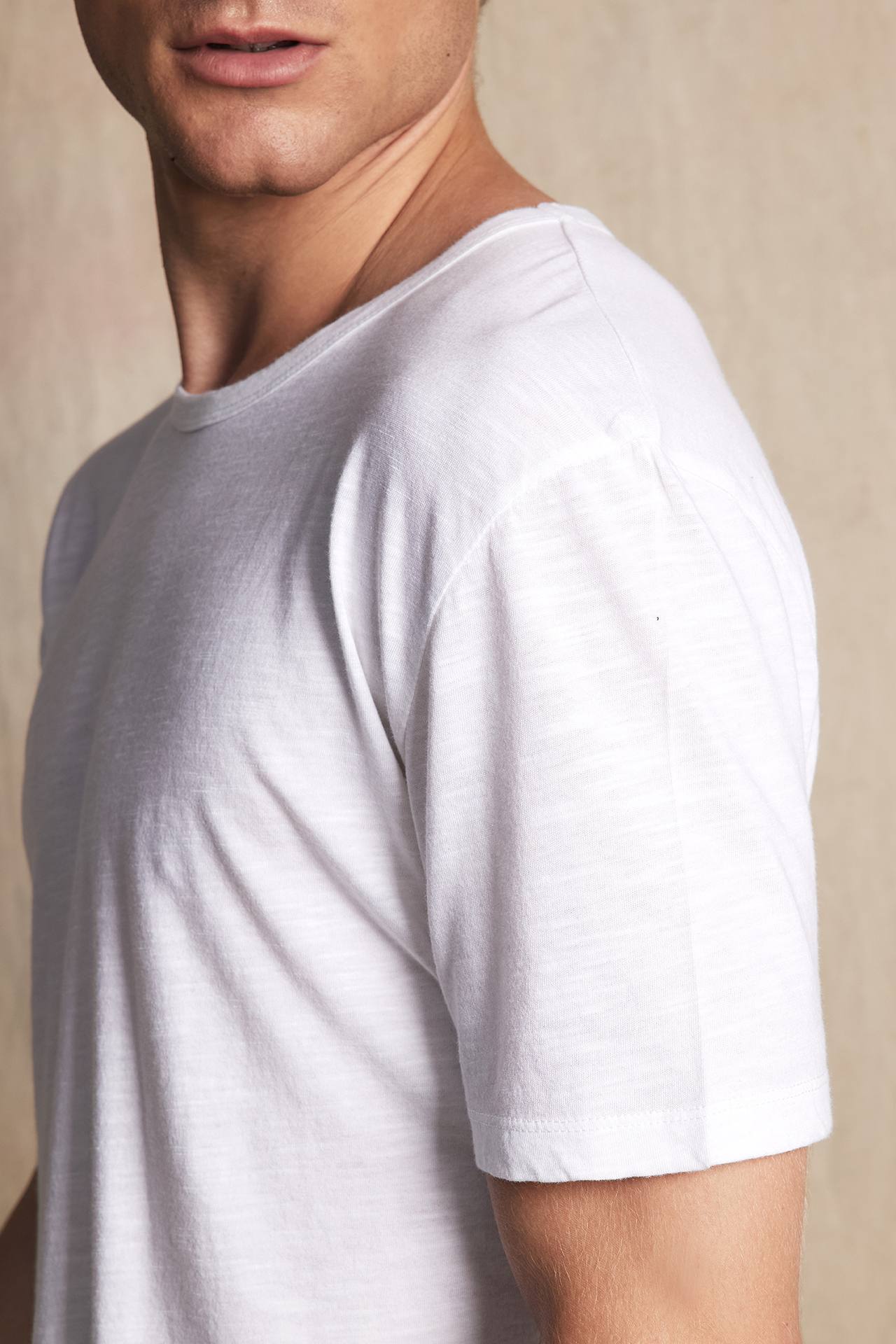 TWISTED HEM TEE