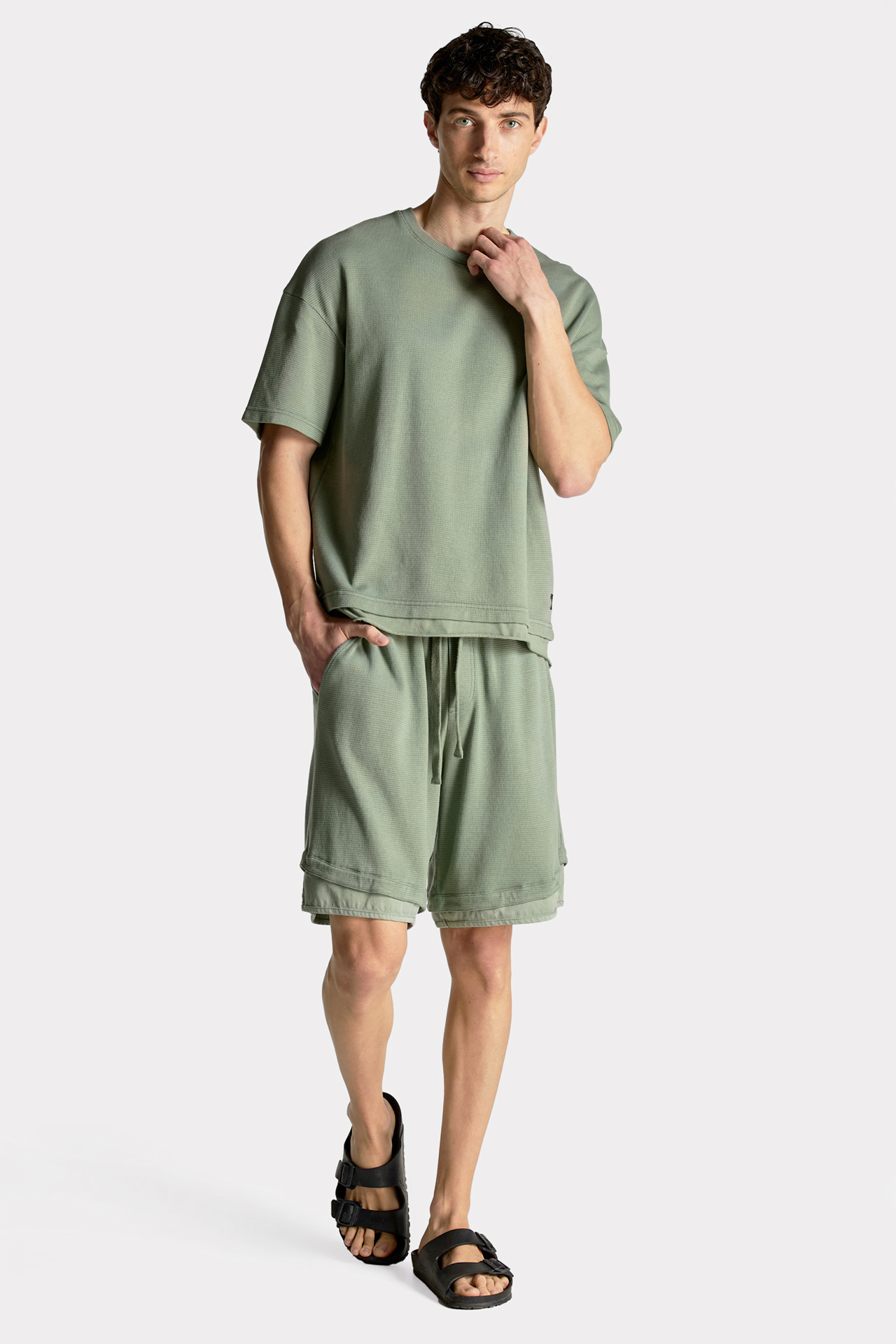 Contrast Detail Relaxed Fit Shortsleeve