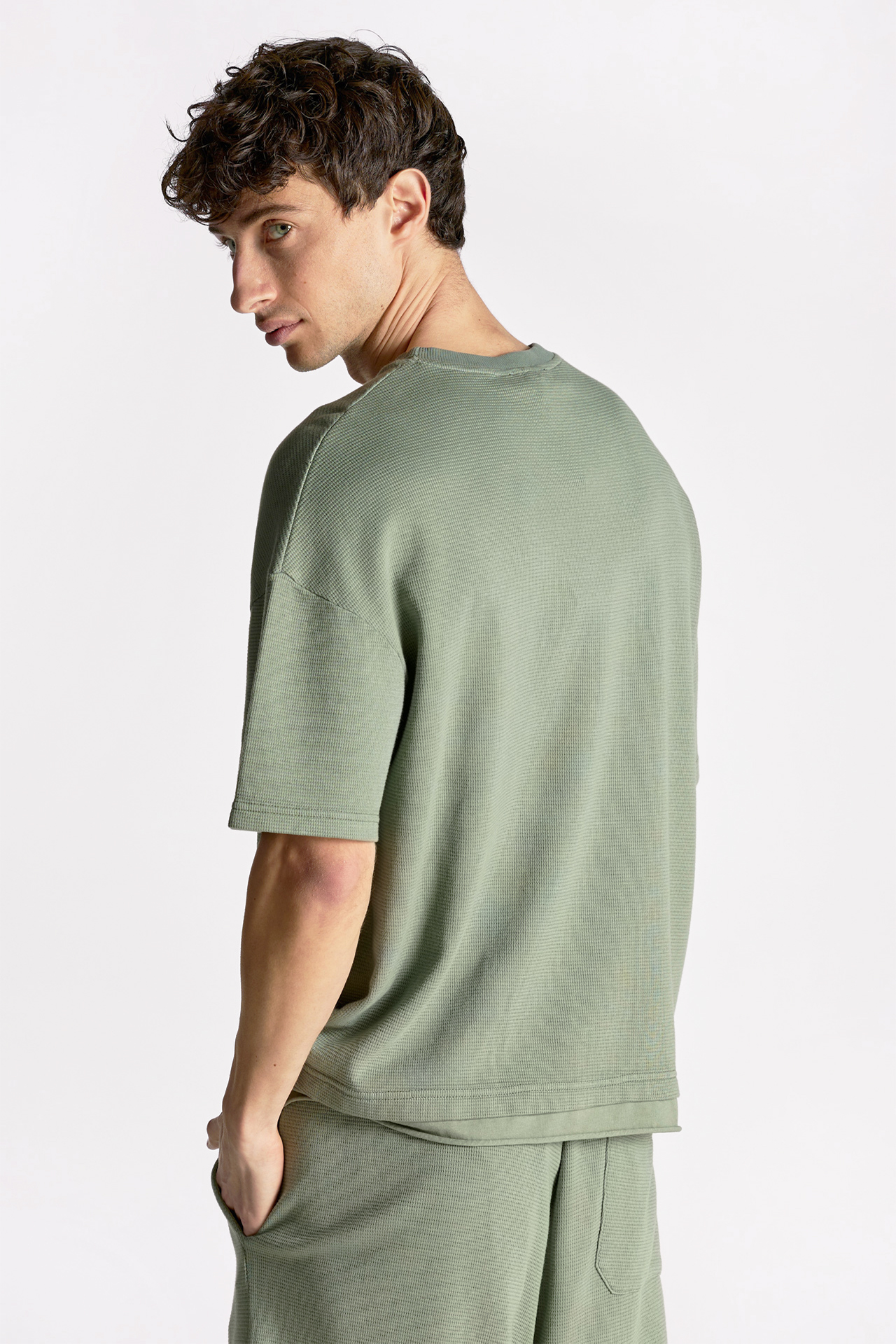 Contrast Detail Relaxed Fit Shortsleeve