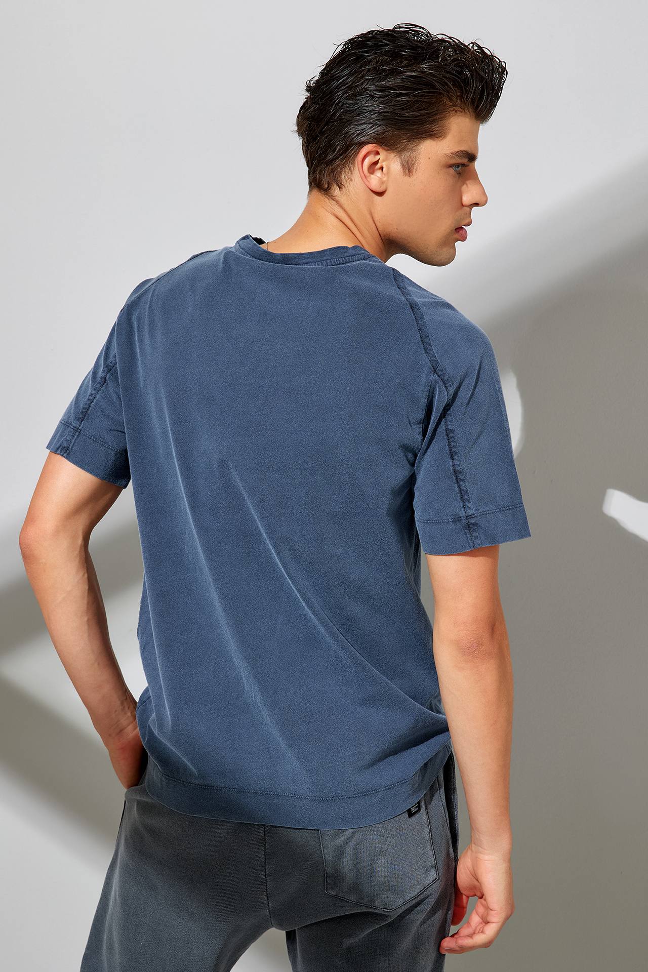 ACID OPEN STITCH DETAIL TEE