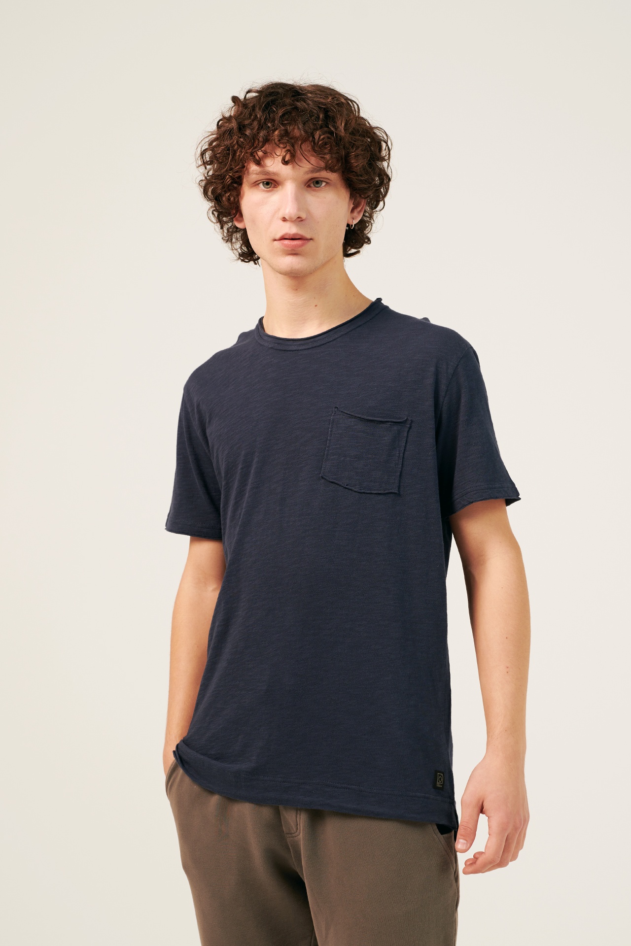 FRONT POCKET TEE RAW EDGED