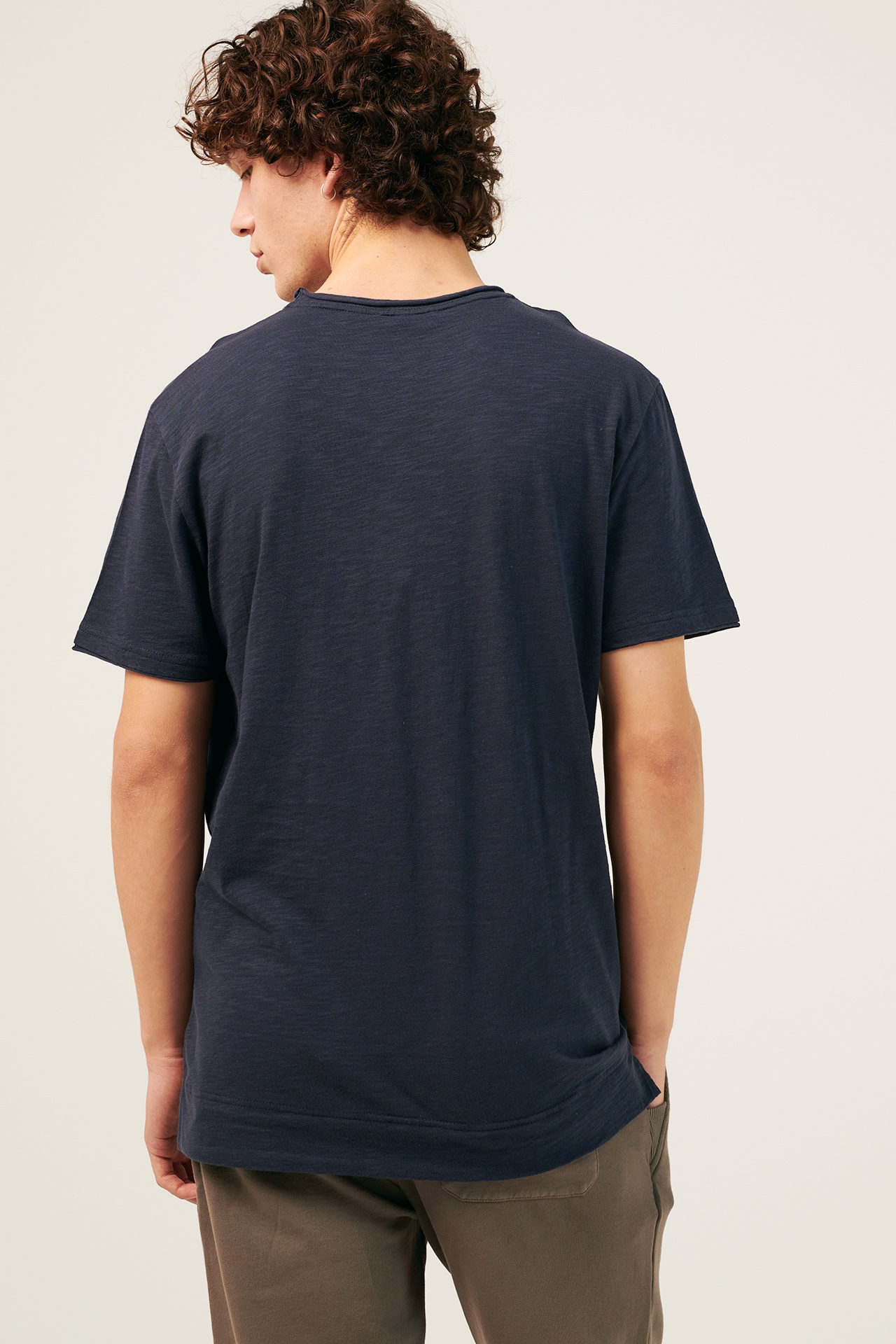 FRONT POCKET TEE RAW EDGED