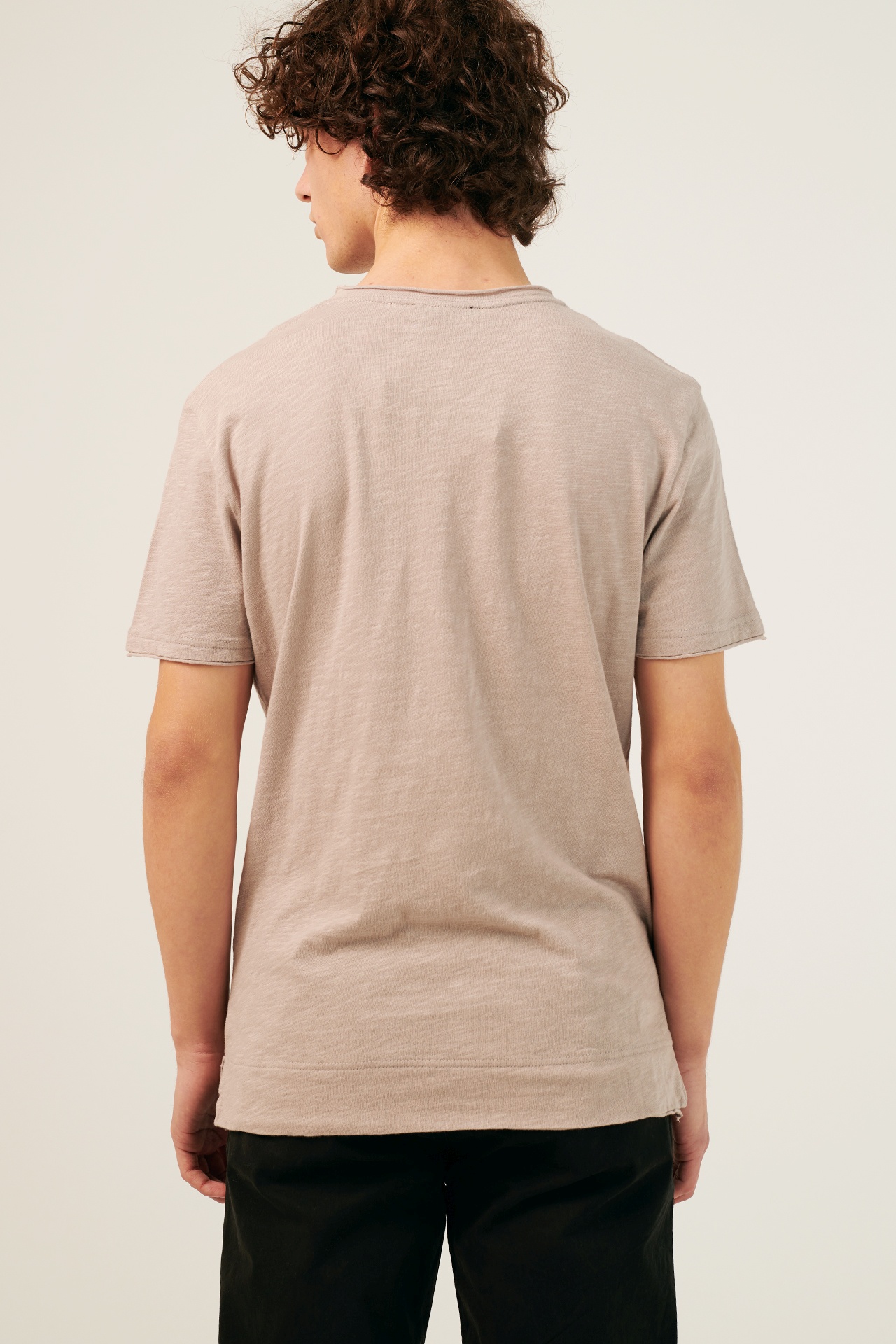 FRONT POCKET TEE RAW EDGED