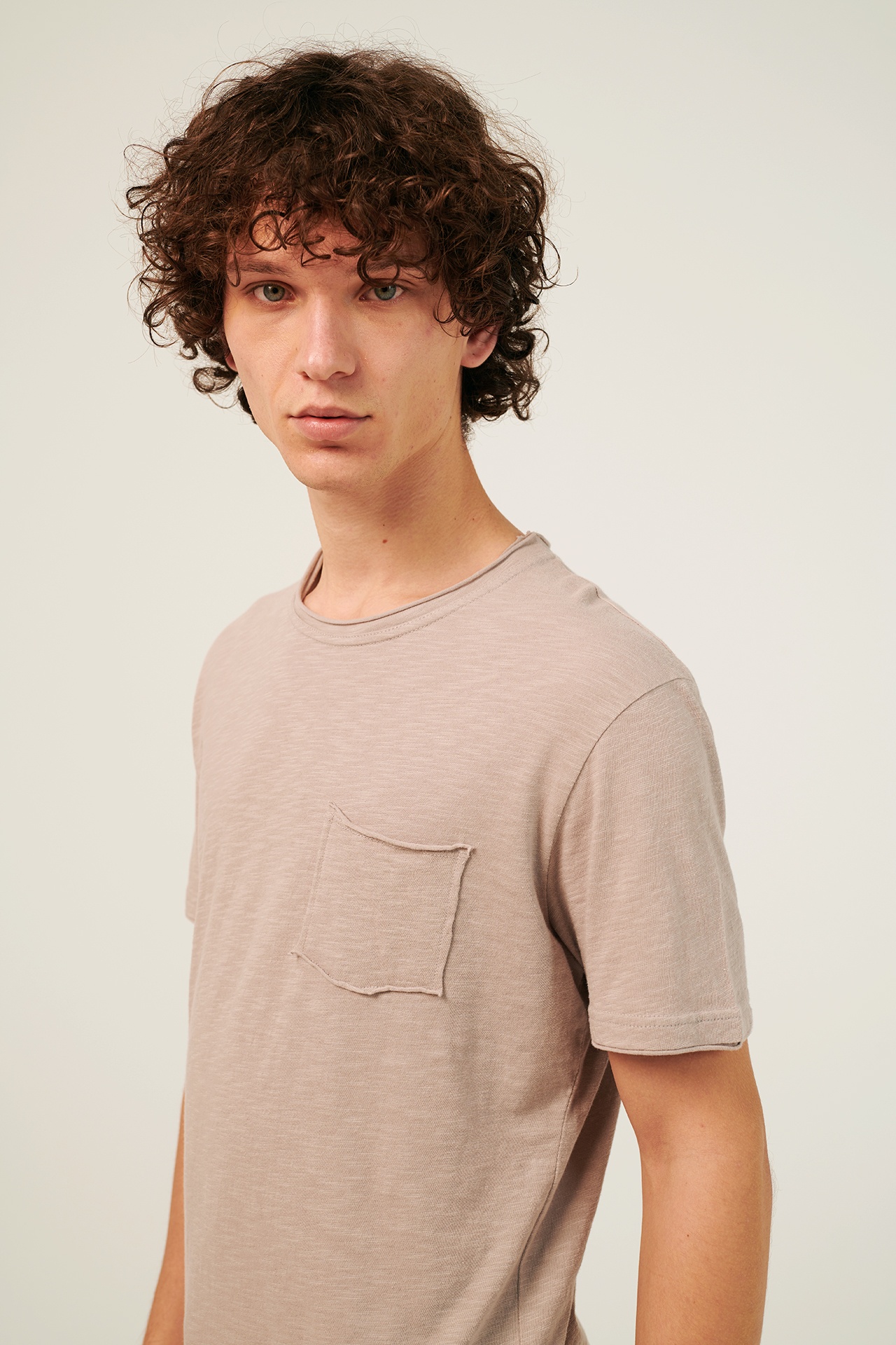 FRONT POCKET TEE RAW EDGED