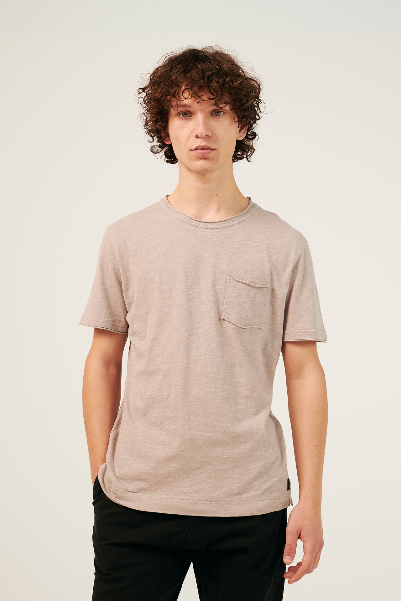 FRONT POCKET TEE RAW EDGED