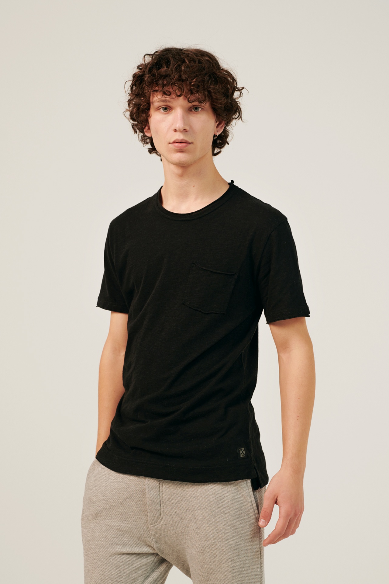 FRONT POCKET TEE RAW EDGED