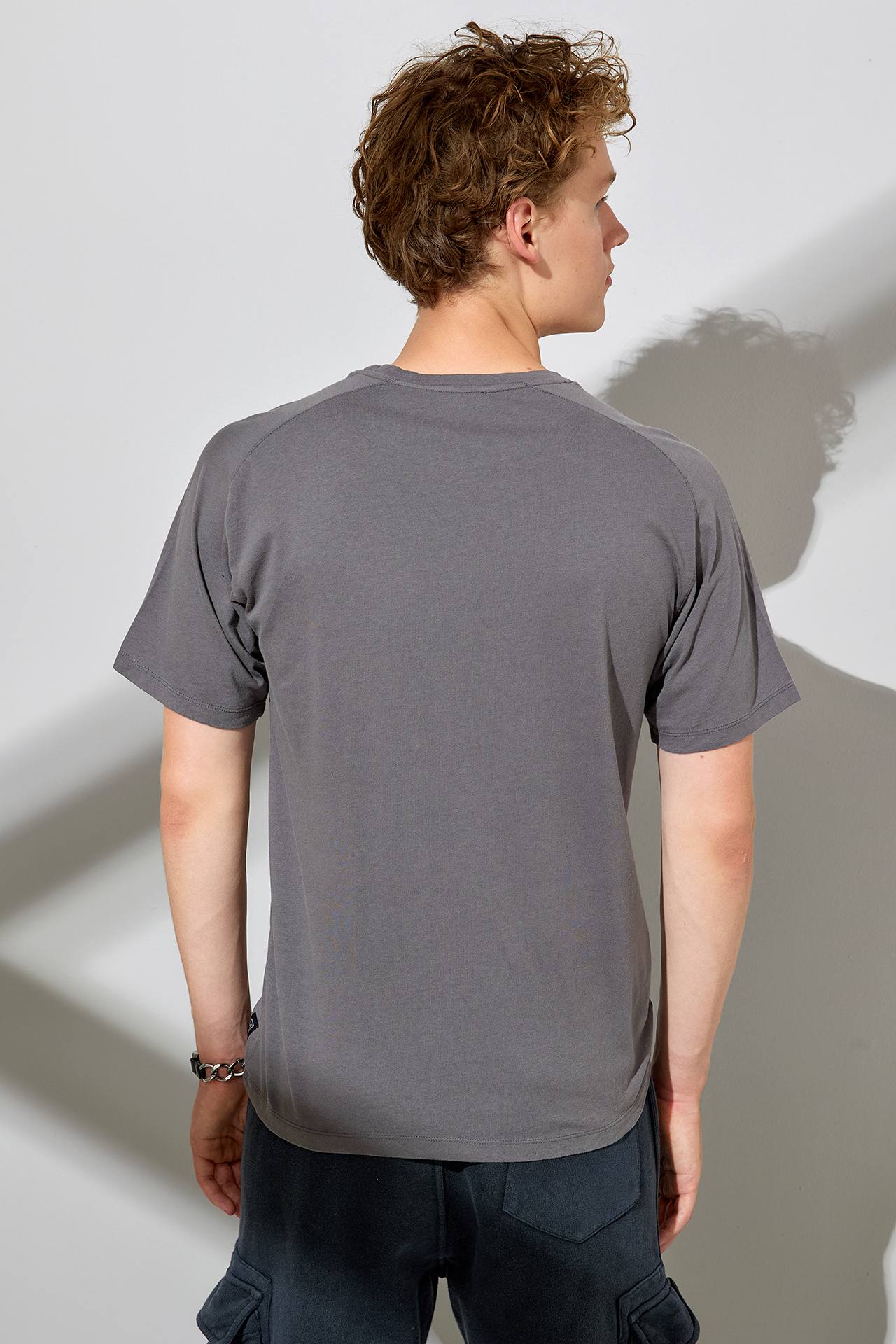 CARBON MODAL RAGLAN TEE