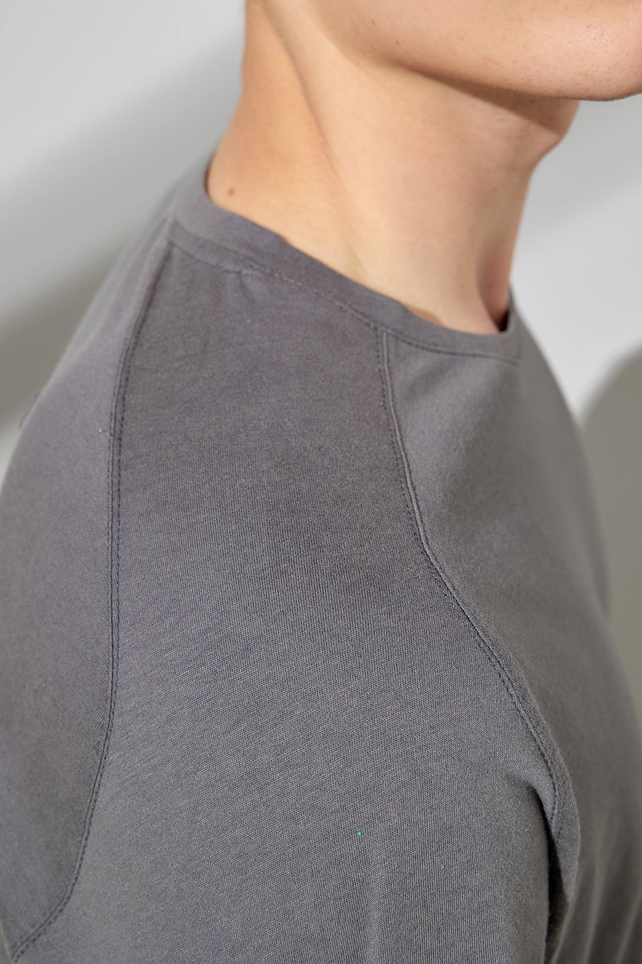 CARBON MODAL RAGLAN TEE