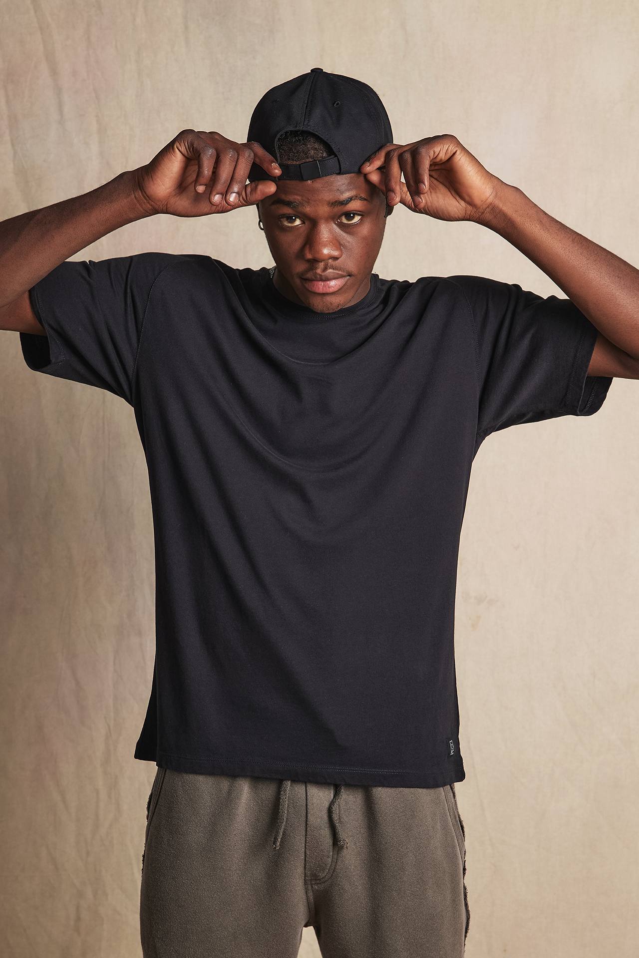 CARBON MODAL RAGLAN TEE