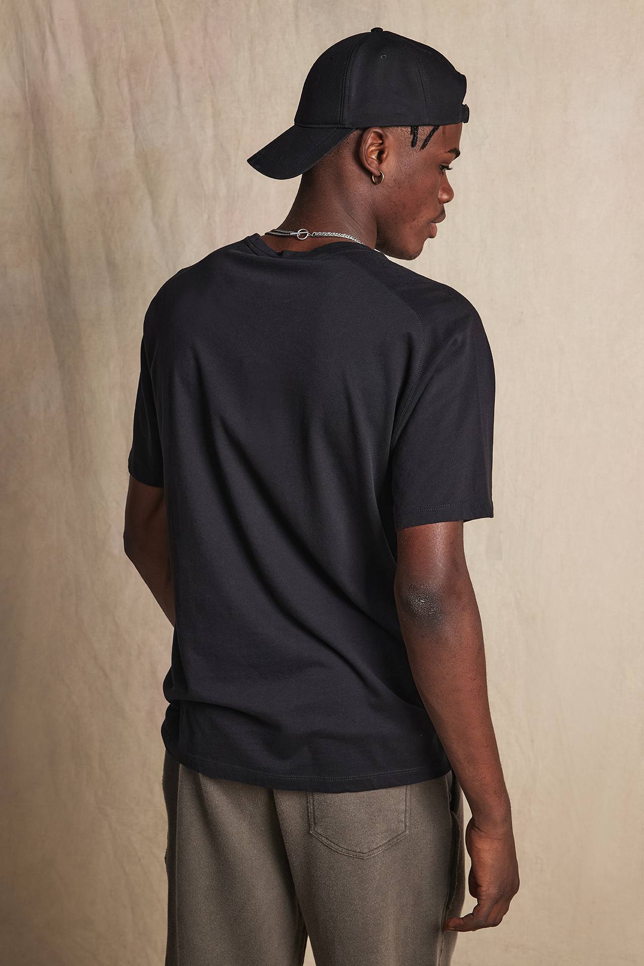 CARBON MODAL RAGLAN TEE