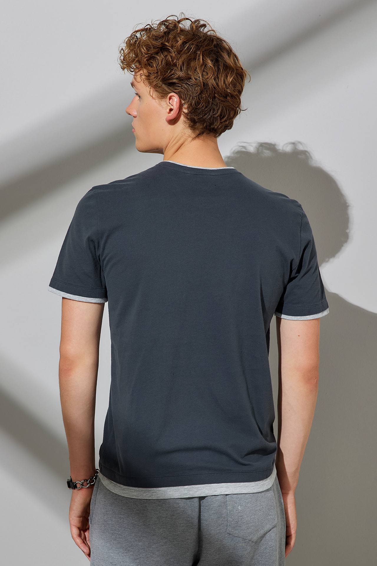 ORGANIC CONTRAST HEM TEE