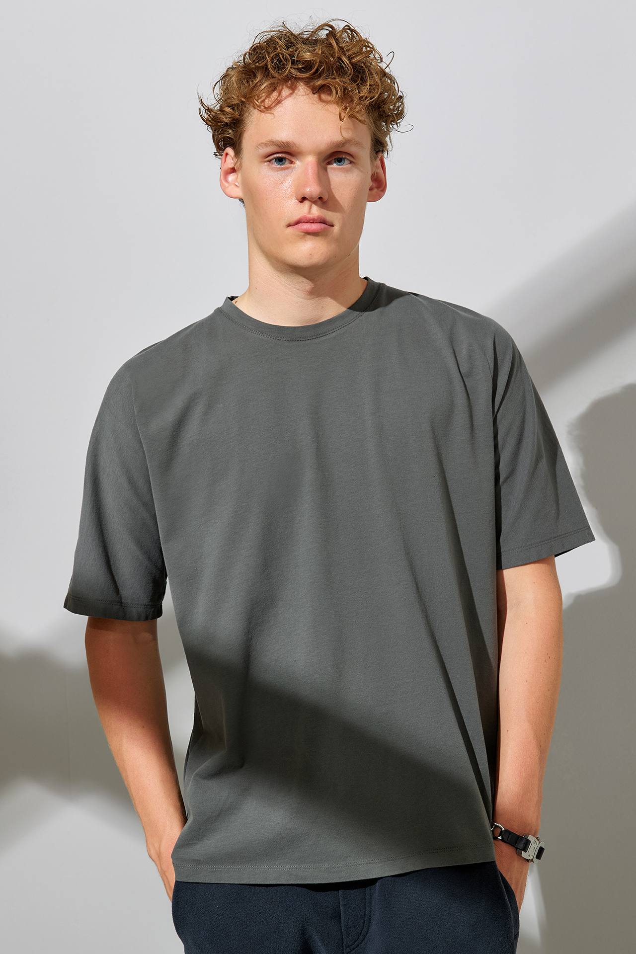 CARBON OVERSIZED TEE