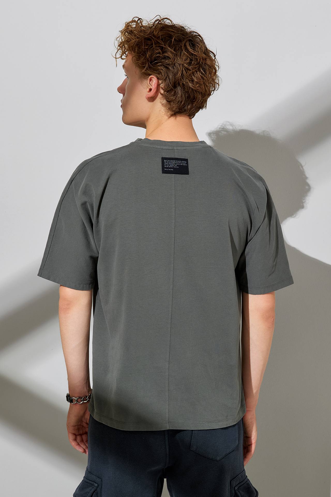 CARBON OVERSIZED TEE