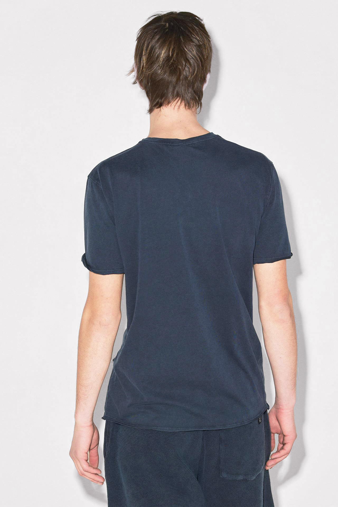 SLEEVE SEAM DETAIL TEE