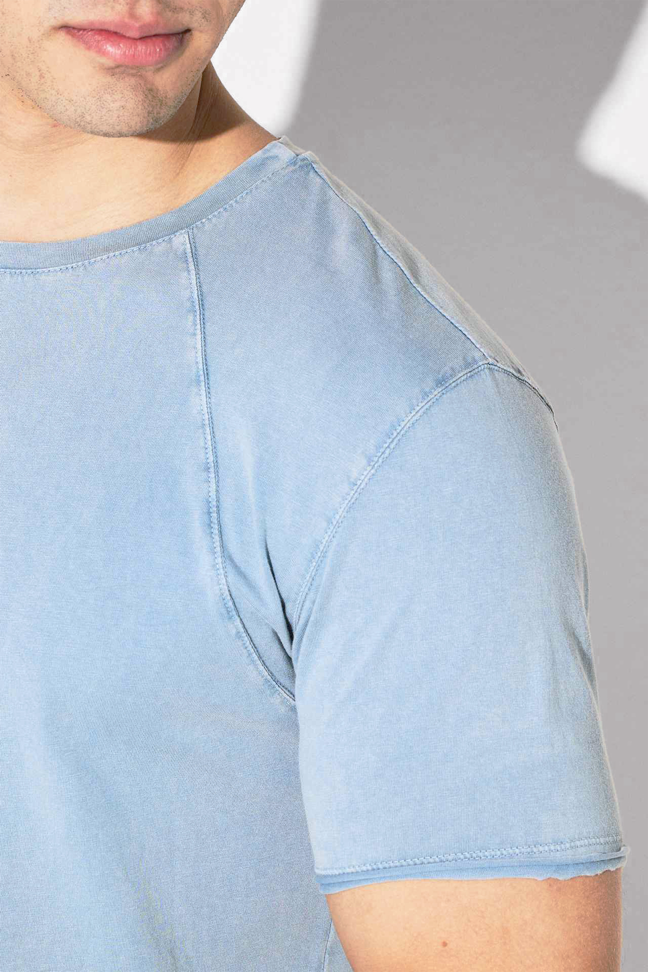 SLEEVE SEAM DETAIL TEE