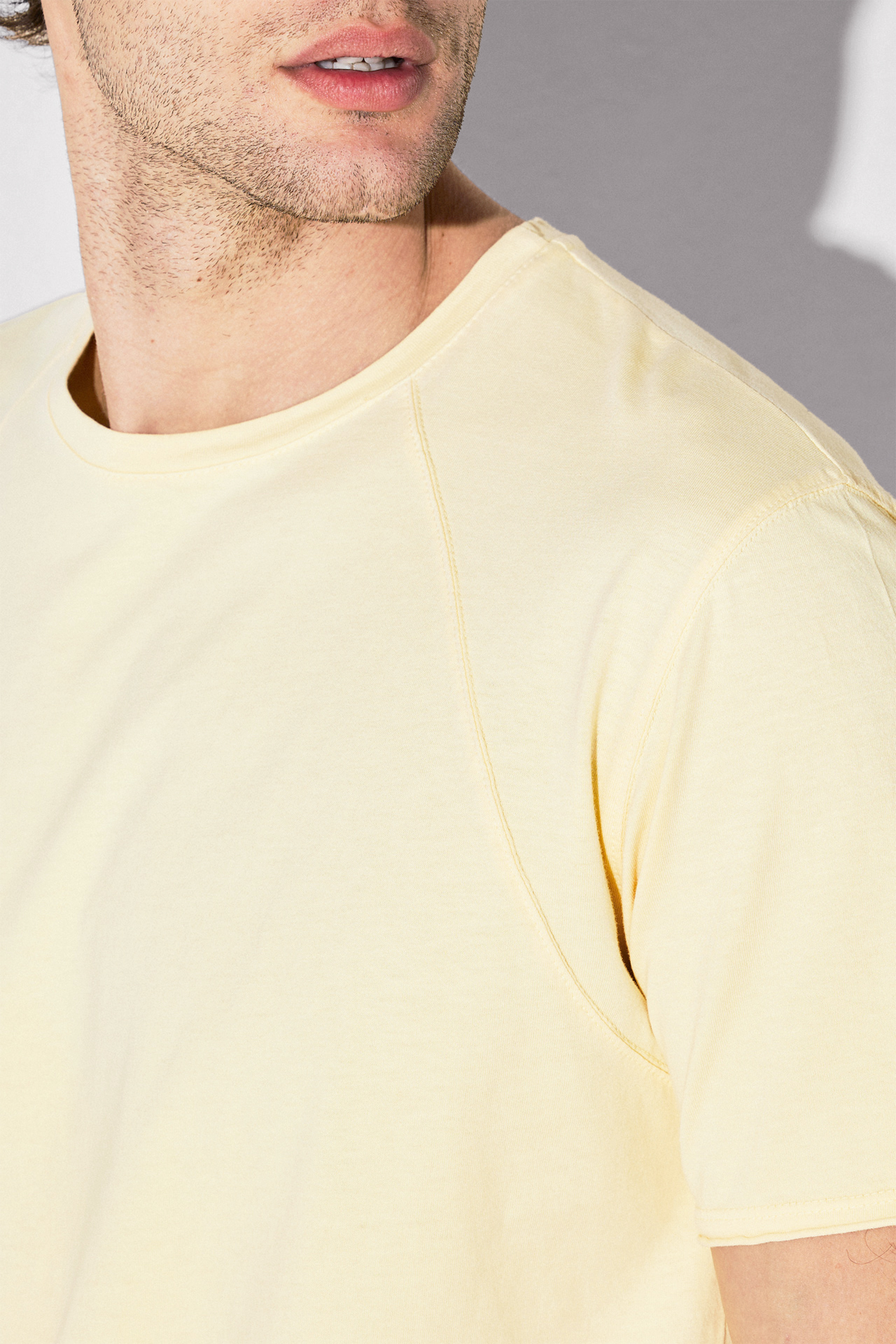 SLEEVE SEAM DETAIL TEE