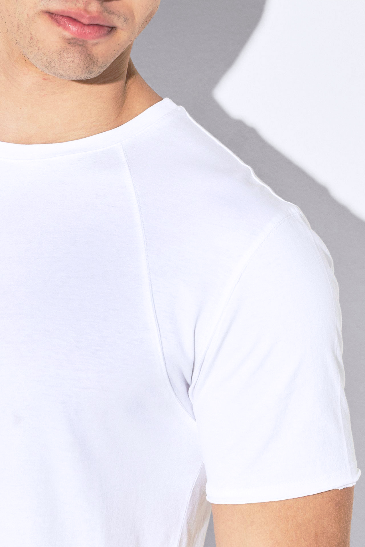 SLEEVE SEAM DETAIL TEE