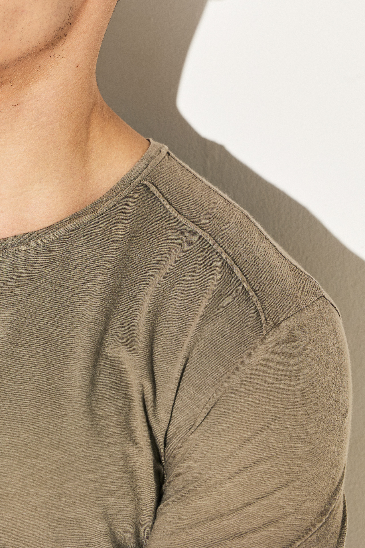 OPEN STITCH DETAIL SLUB TEE