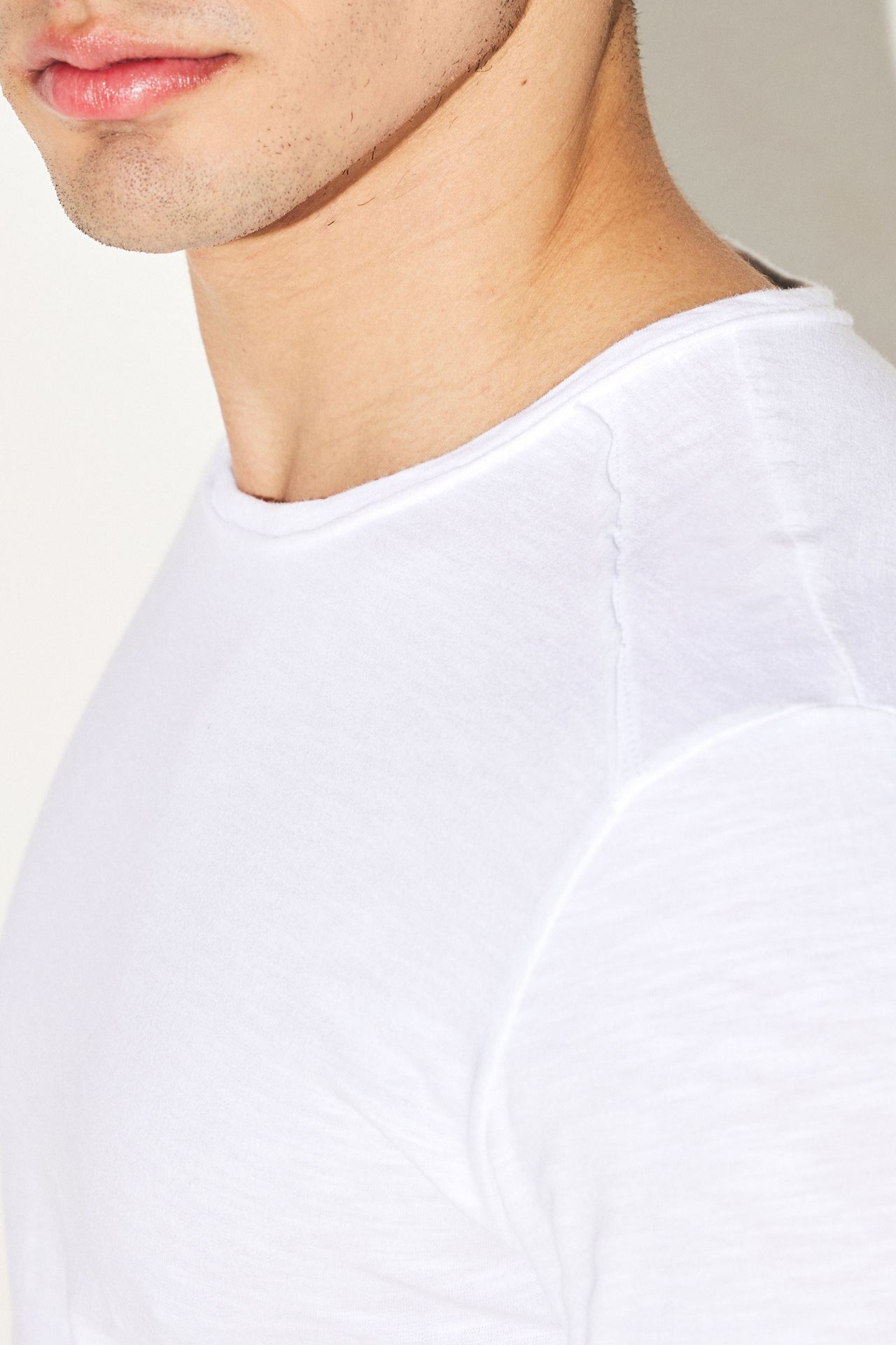 OPEN STITCH DETAIL SLUB TEE