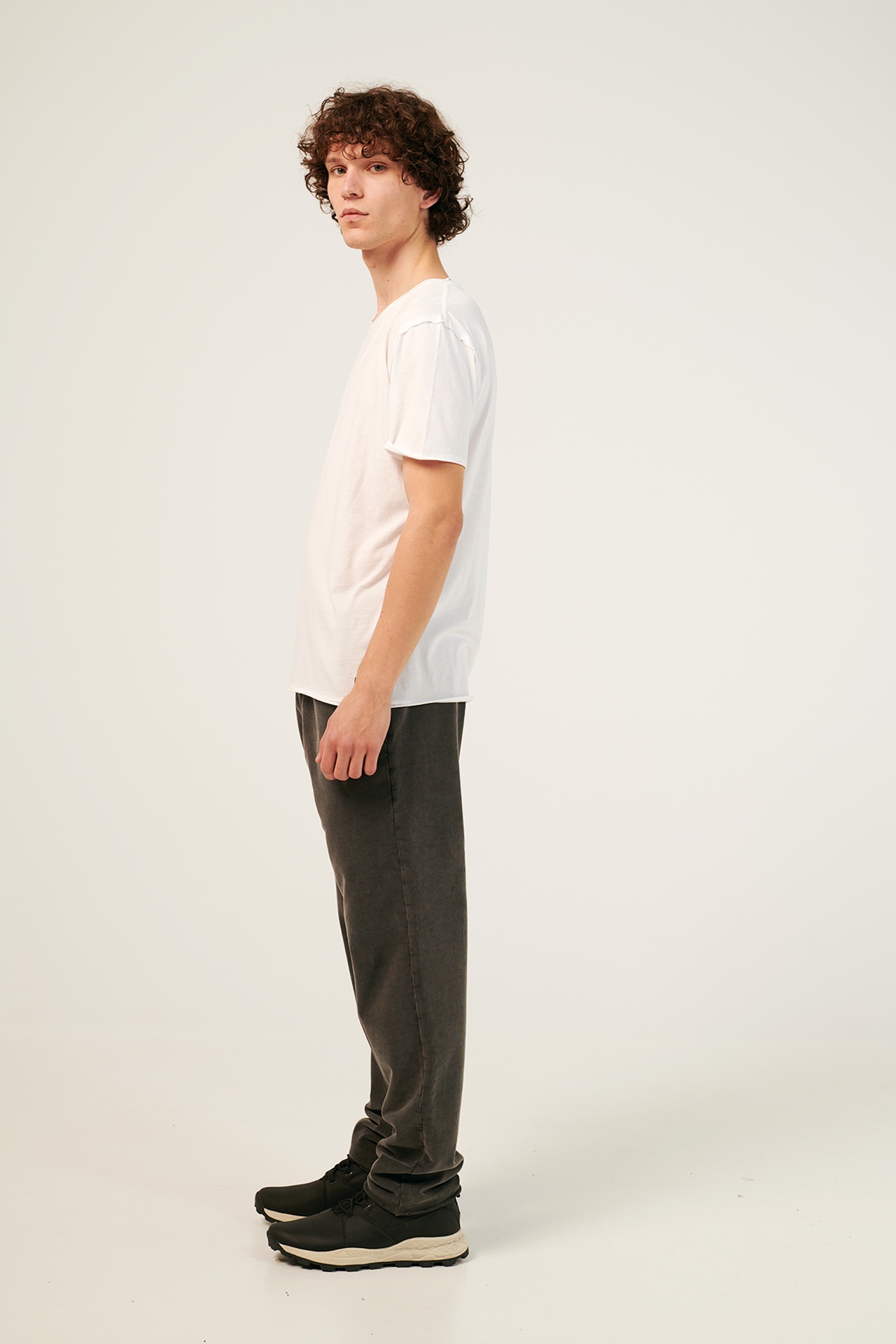FINE JERSEY RAW CUT NECK TEE