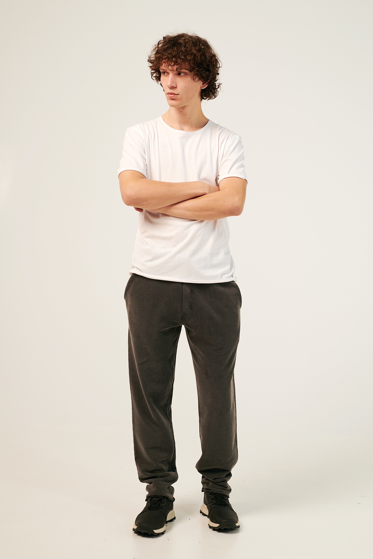 FINE JERSEY RAW CUT NECK TEE