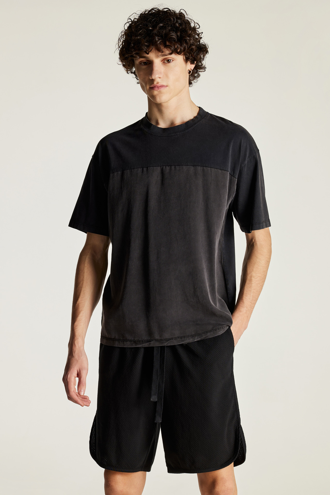Contrast Relaxed Shortsleeve