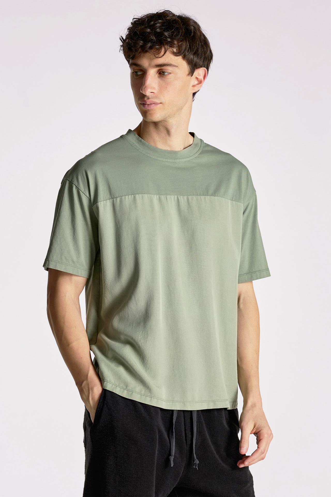 Contrast Relaxed Shortsleeve