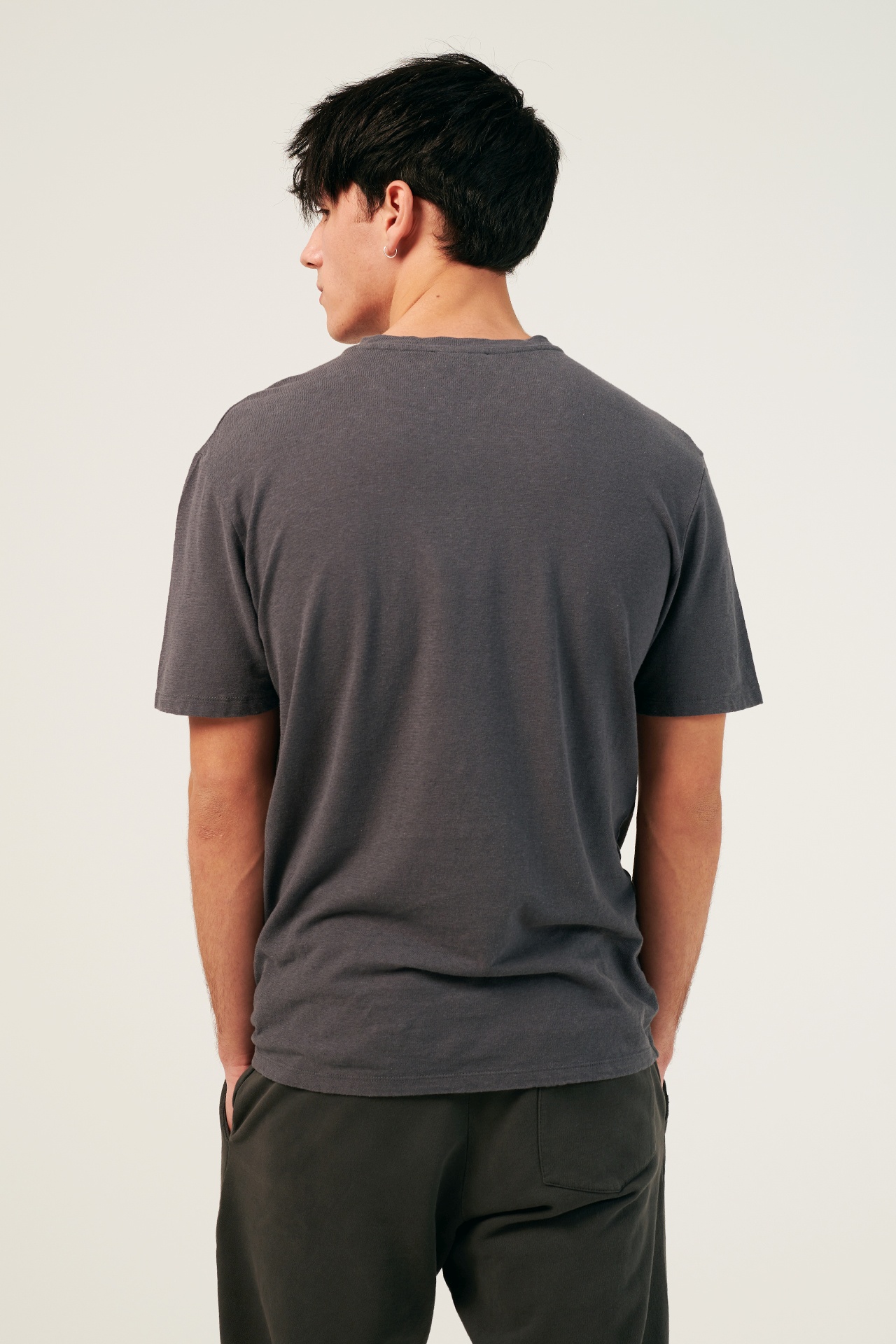THREE BUTTON PLACKET LINEN TEE