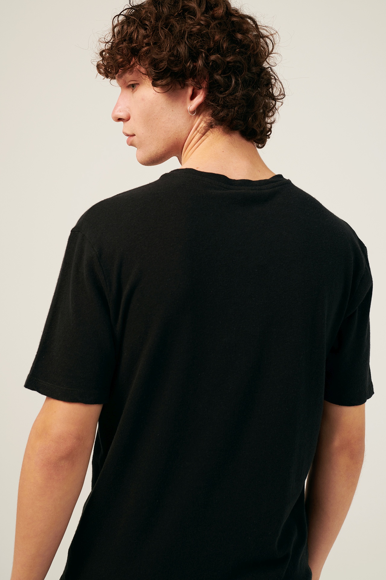 THREE BUTTON PLACKET LINEN TEE