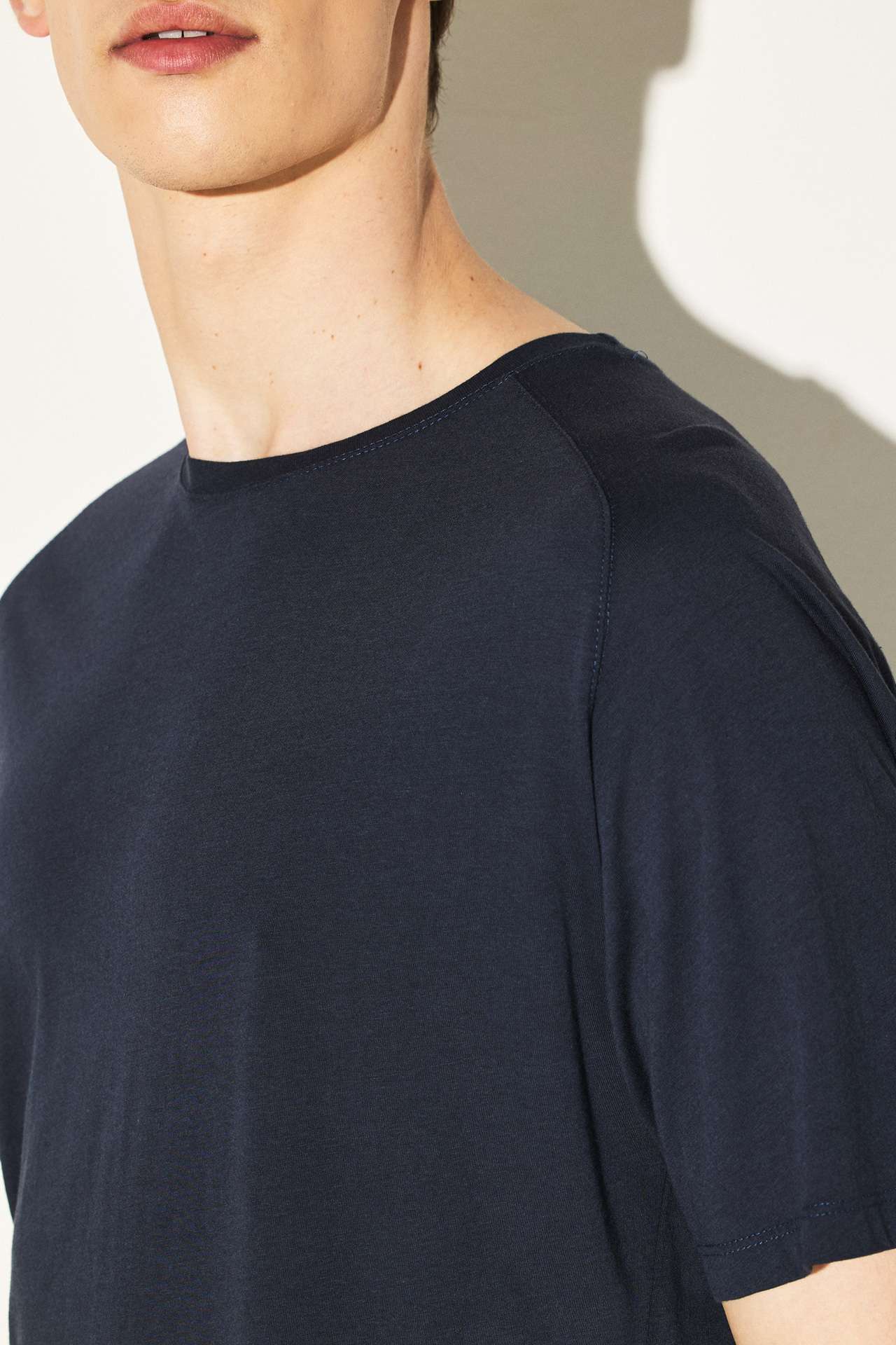 ORGANIC MODAL RAGLAN TEE