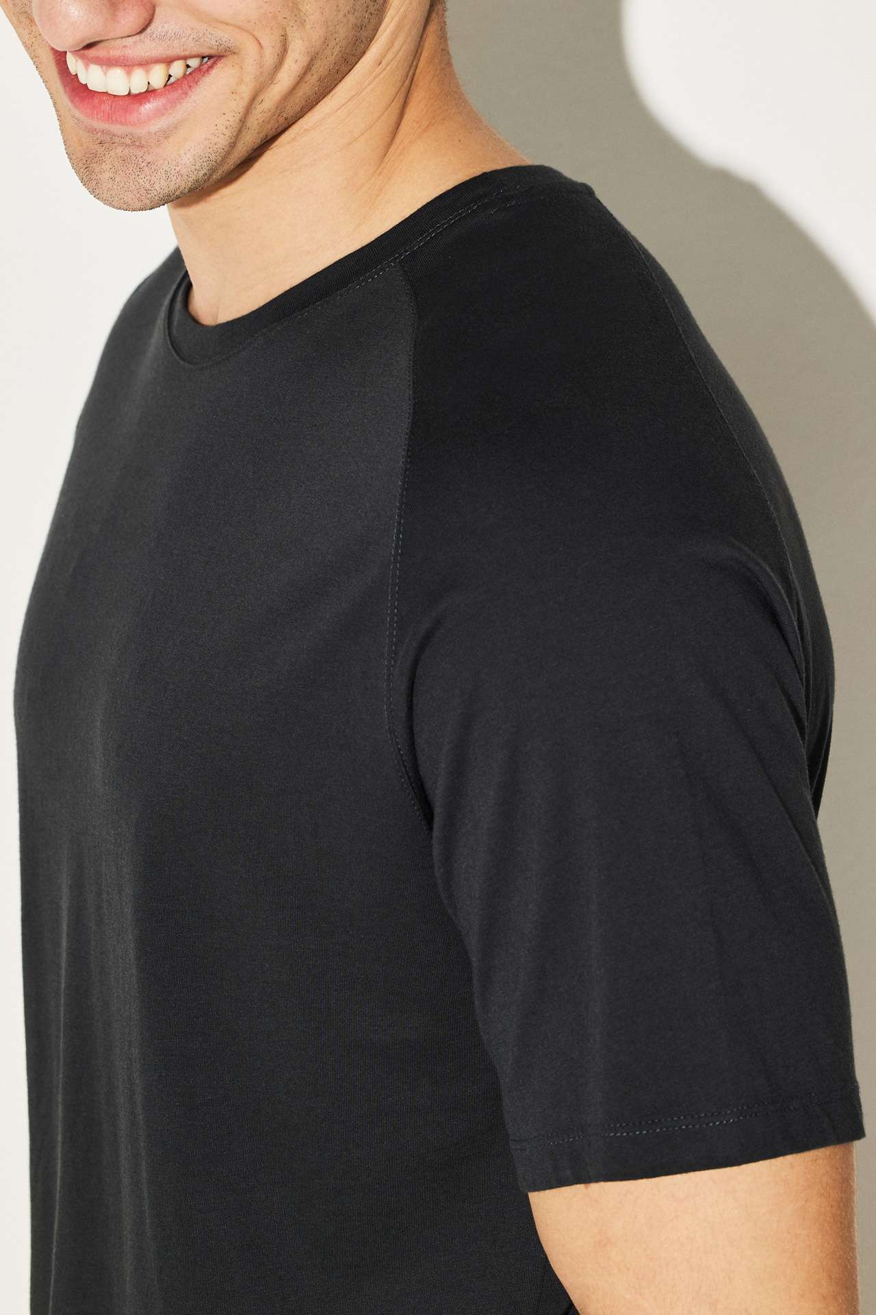ORGANIC MODAL RAGLAN TEE