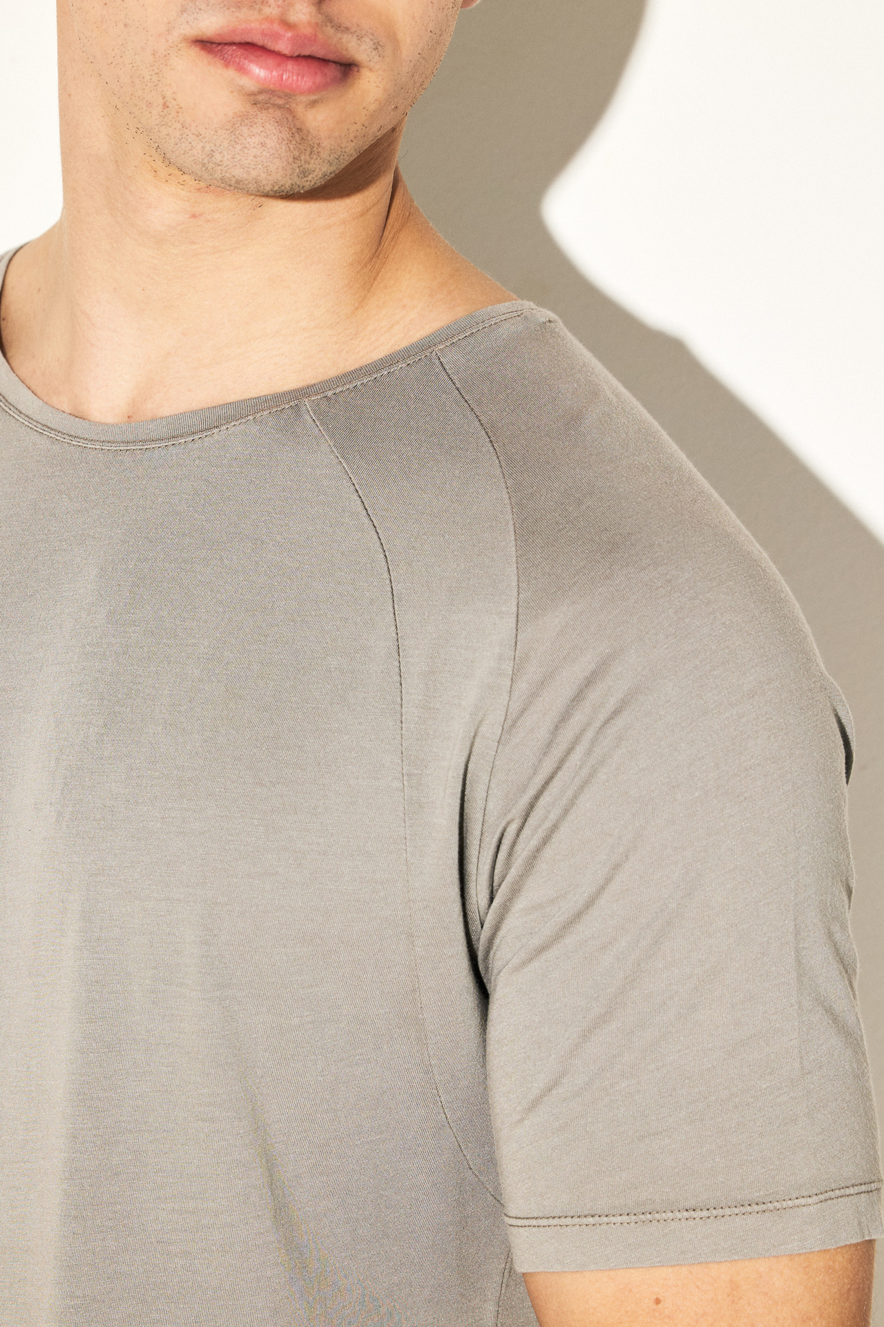 ORGANIC MODAL RAGLAN SEAM TEE
